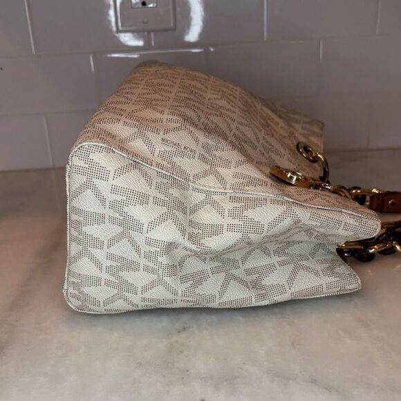 Michael Kors Cynthia Vanilla PVC Medium Signature Logo Satchel - Picture 6 of 16